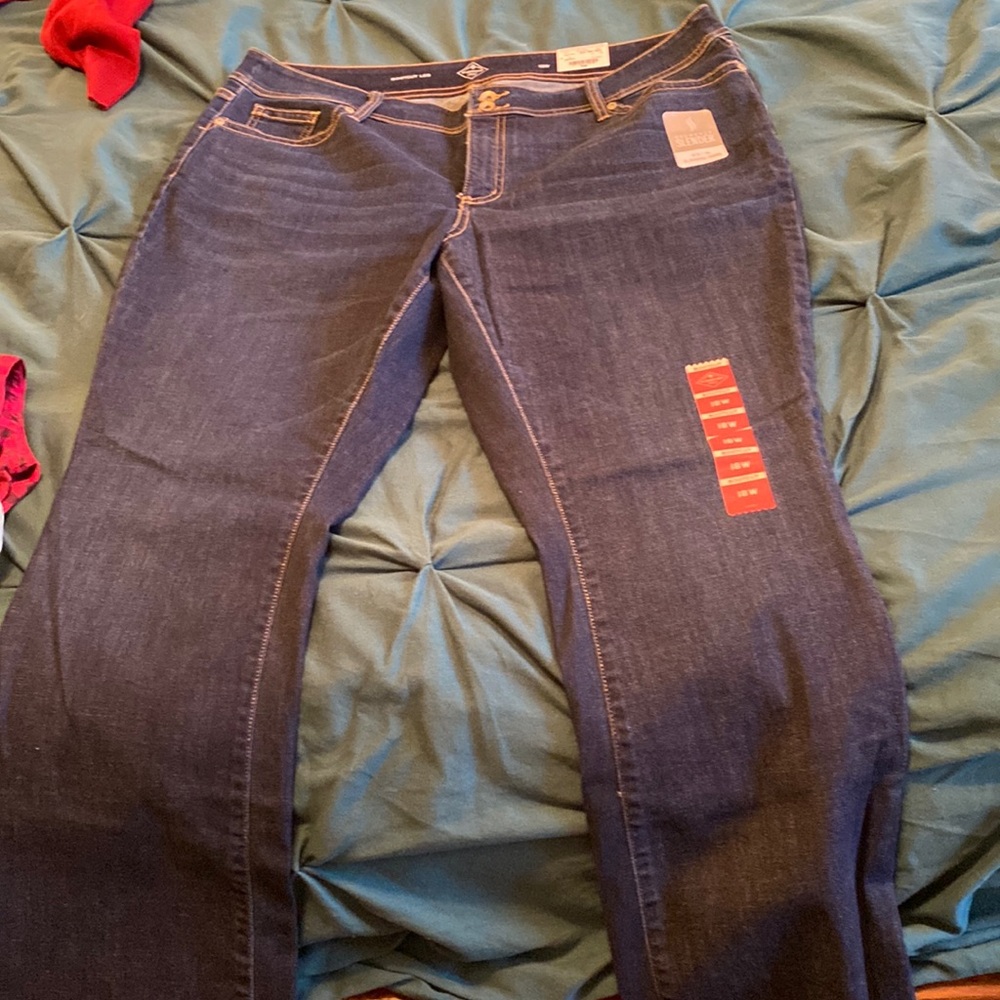 NWT Boot cut blue jeans. Regular length. Mid rise